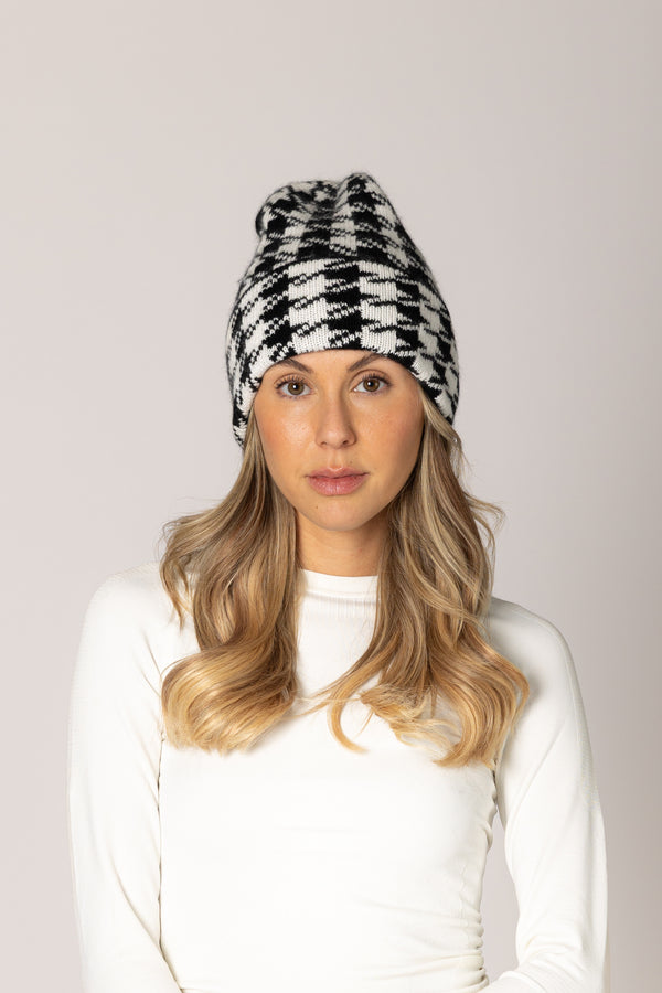 Lyla & Luxe Houndstooth Knit Hat | Black & White